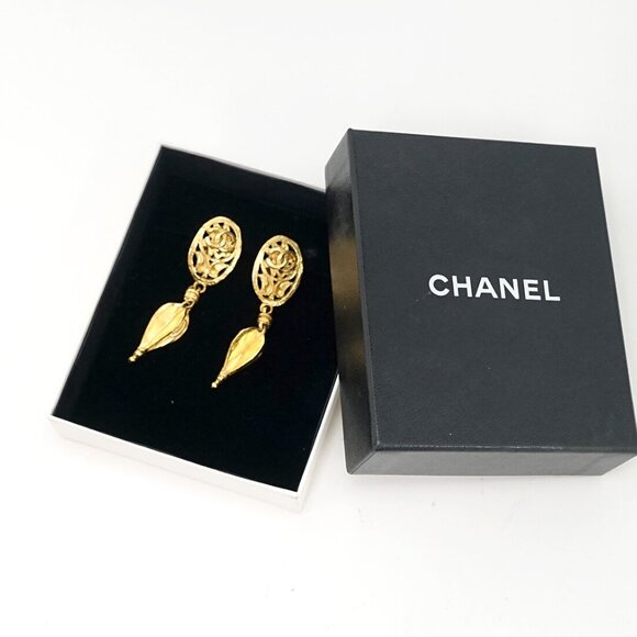CHANEL CC Logos filigree Drop Clip-On Earrings Gold Tone 95A Auth w/Box s108-2 - Picture 5 of 5